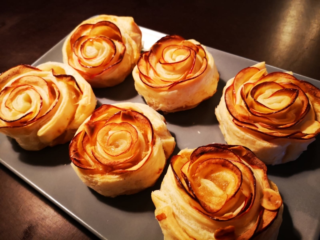 Liebliche Apfel- Röschen im Blätterteig
